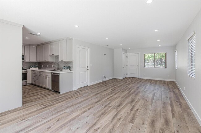 Building Photo - 18283 Carriage Dr