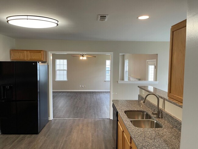 Building Photo - 3635 Pauline Ln