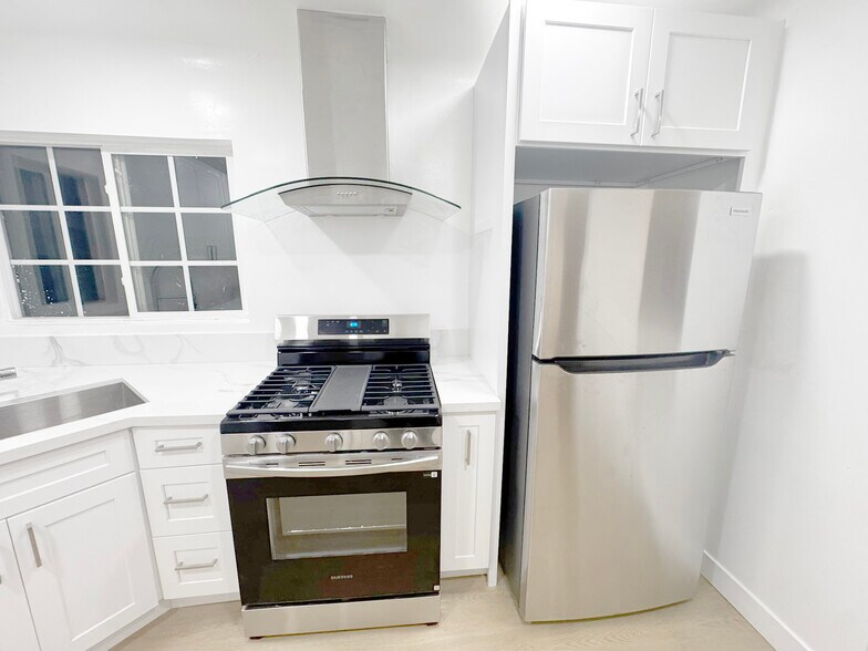 Building Photo - 2740 Easy Ave