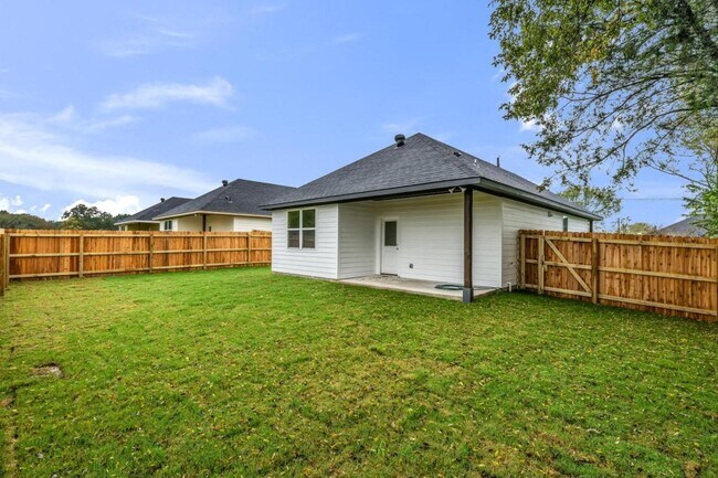 Building Photo - 309 W Martin LutherKing Dr