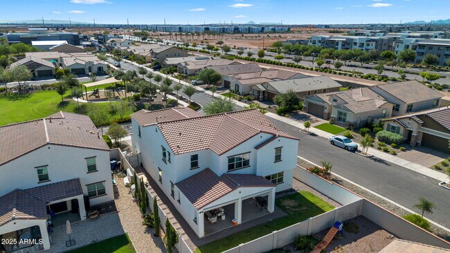 Building Photo - 9418 E Theia Dr