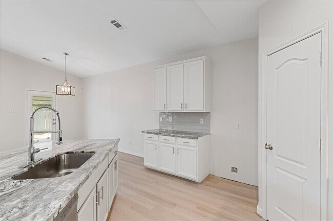 Building Photo - 16407 Azimuth Dr