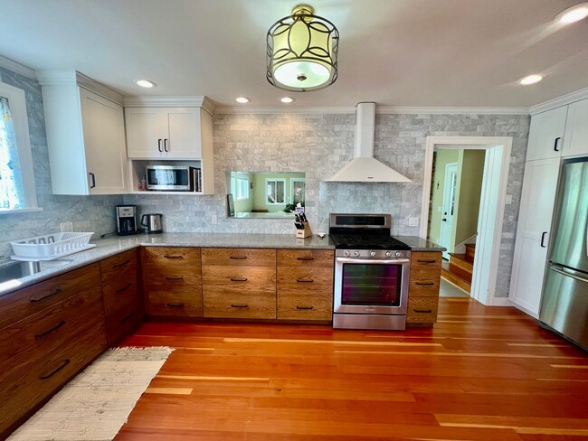 Building Photo - Charming Furnished Home in PG available May 01, 2026!