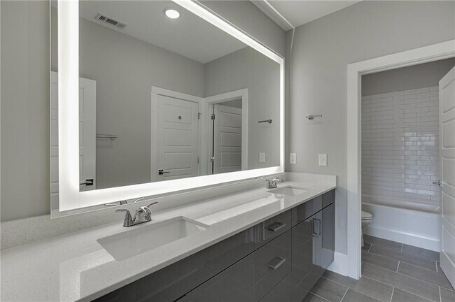 Building Photo - 456 Parkway Dr NE