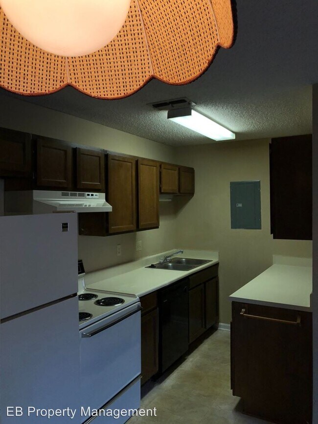 Building Photo - 1802 Elm St