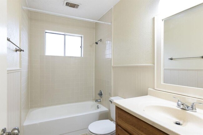 Building Photo - 17423 Baronshire Dr