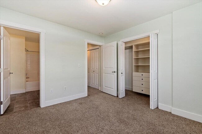 Building Photo - 9947 W Rosecroft Ct