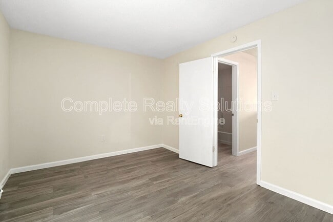 Building Photo - 790 Country Aire Ct