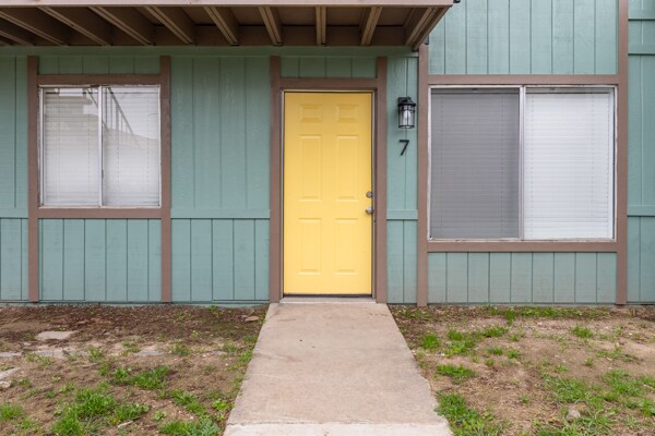 Building Photo - 3112 Denver Ave