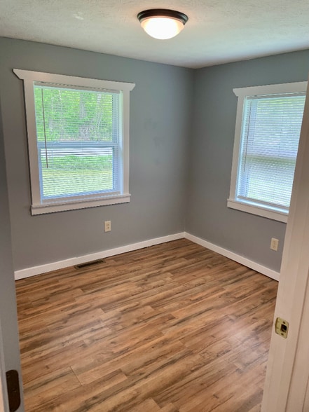 Building Photo - 402 Sam Parker Rd