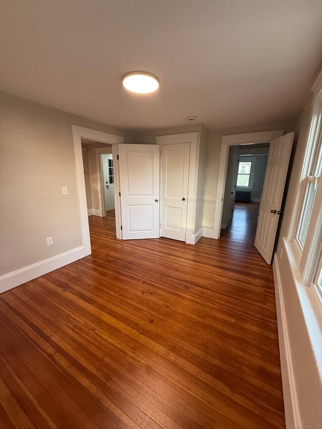 Building Photo - 820 Burbank Ave