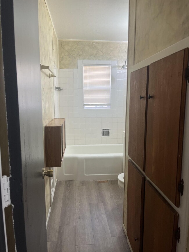 Building Photo - 1136 SE 21st St