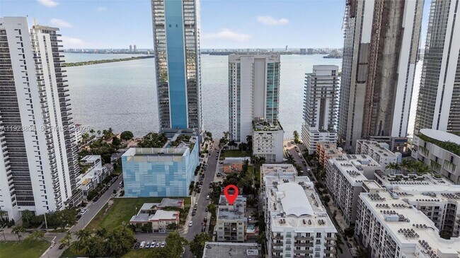 Building Photo - 500 NE 26th St