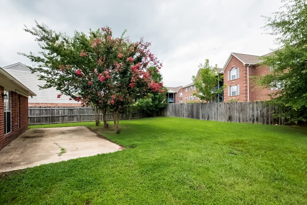 Building Photo - 10716 Ridgefield Dr
