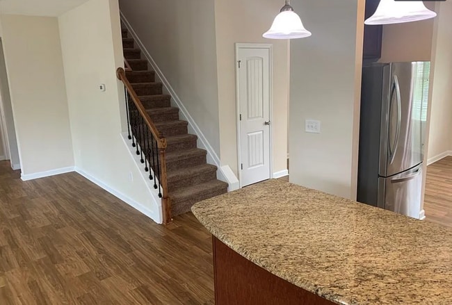 Building Photo - Spacious 5 Bedroom, 3 bath home in Greensb...