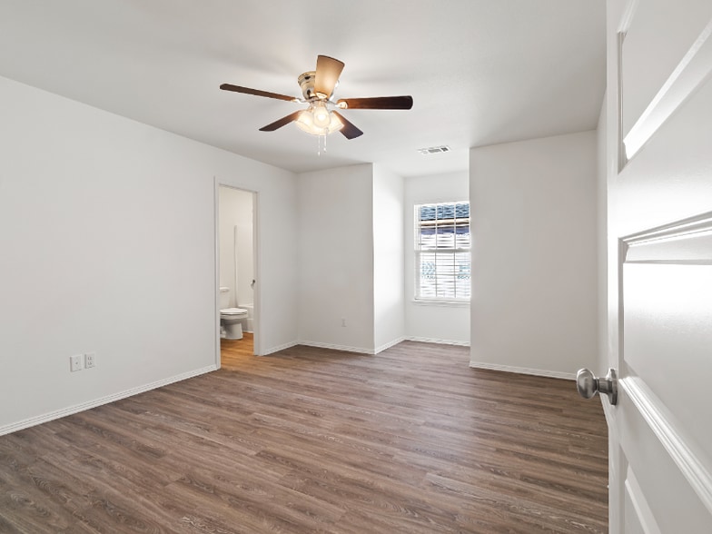 Building Photo - 957 S Amarillo Ave