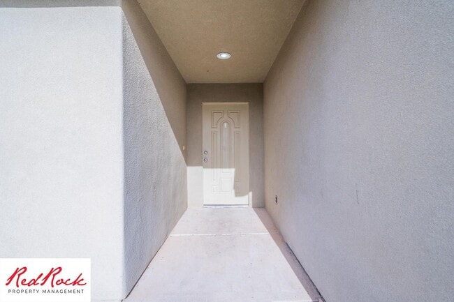 Building Photo - Move in Special: $200 off full first month rent on this inviting 3-Bedroom Home with Garage and P...