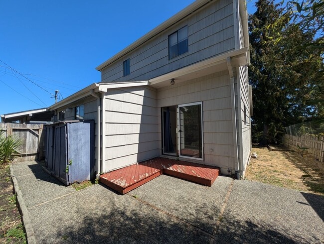 Building Photo - Well Kept Port Orchard Charmer with Stellar Seattle View, Available Now!