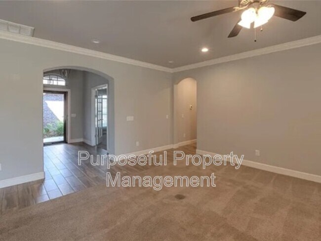 Building Photo - 12037 Ashford Dr