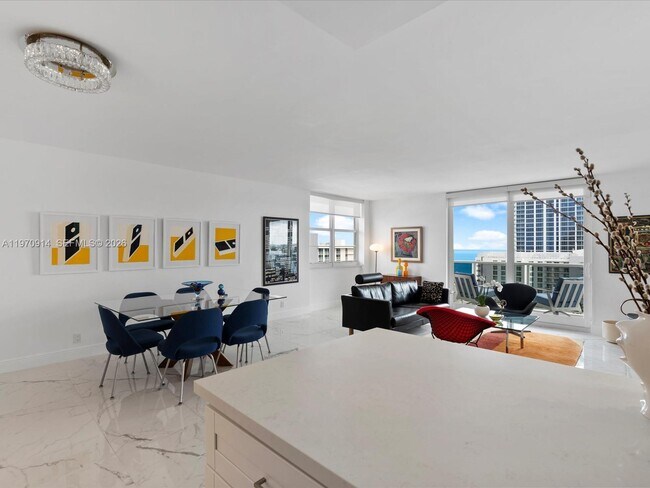 Building Photo - 336 N Birch Rd