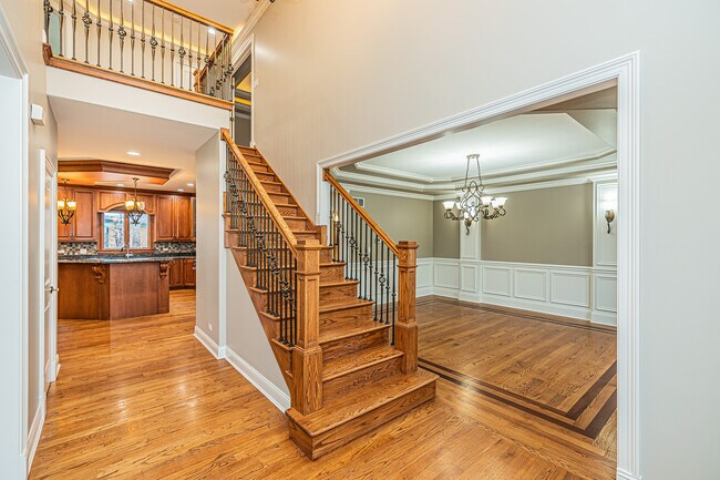 Building Photo - 361 S Elm St