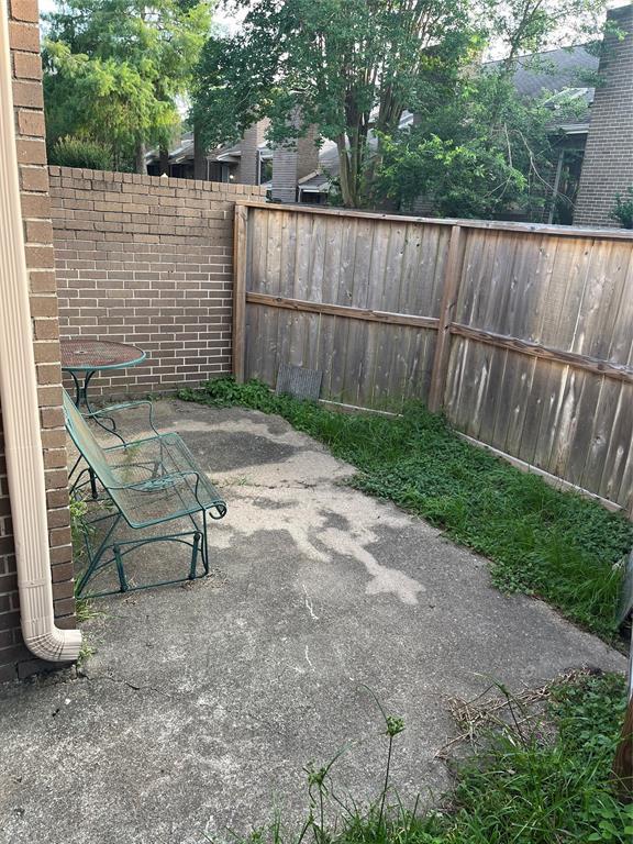 Building Photo - 13724 Hollowgreen Dr