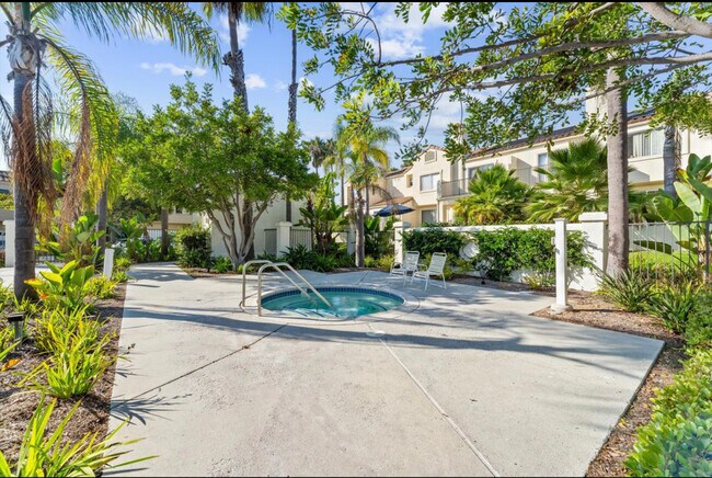 Building Photo - 35 Fleurance St