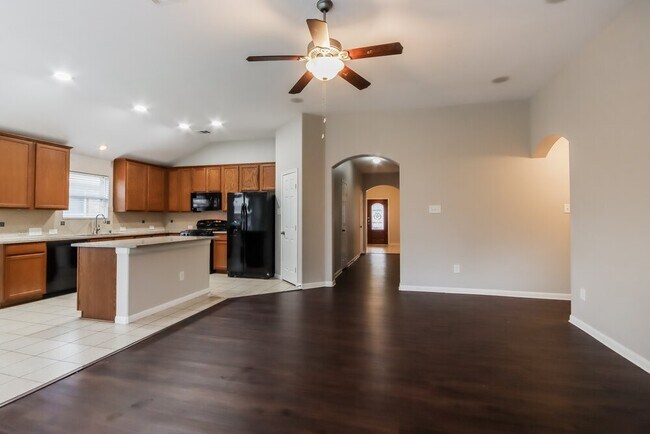 Building Photo - 21519 Kings Bend Dr