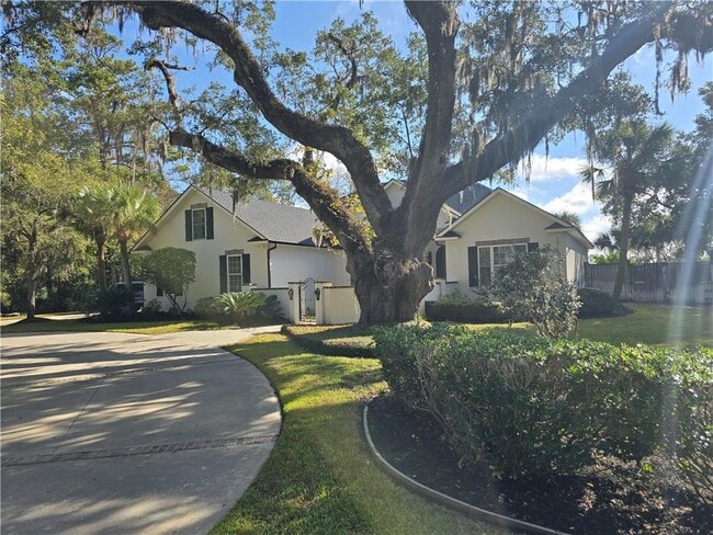 Building Photo - 205 Sutherland Dr