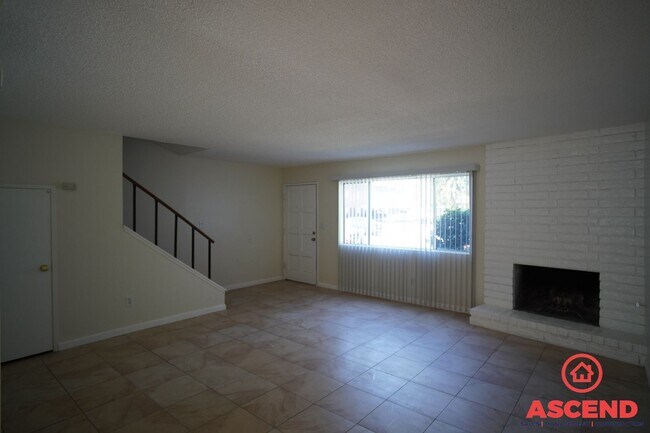 Building Photo - Cozy 3 Bedroom  2bath apartment