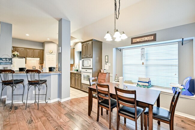 Building Photo - 1705 Fairfax Dr