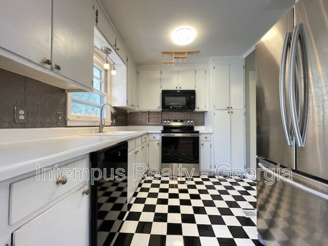 Building Photo - 633 White St