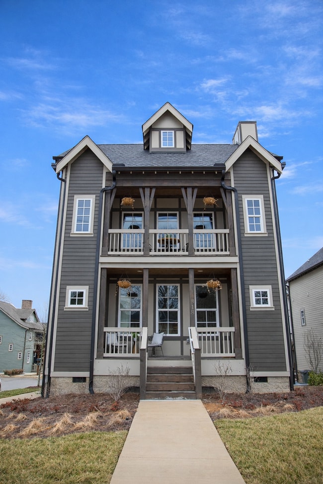 Building Photo - 3 Bed, 3.5 Bath Home w/ 2 Car Garage in East Nashville