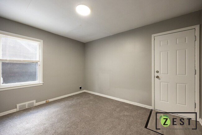 Building Photo - 5235 Chatsworth St