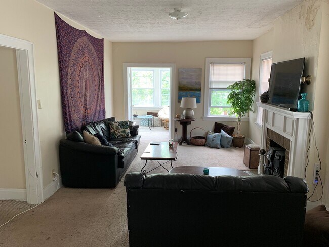 Building Photo - 176 Clinton St