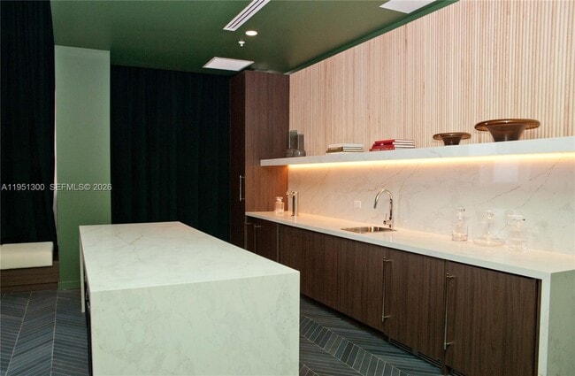 Building Photo - 11 NE 6th St