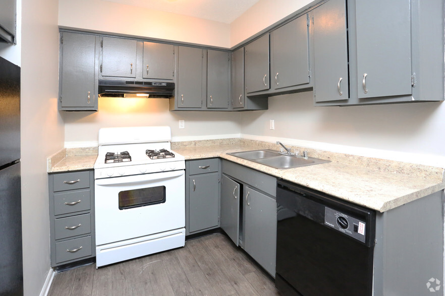 3BR, 1BA - Kitchen - Preakness Apartments