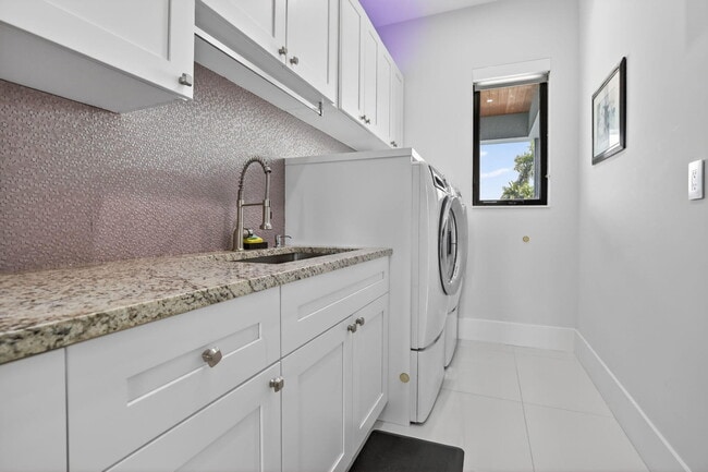 Building Photo - 334 Isle of Capri Dr