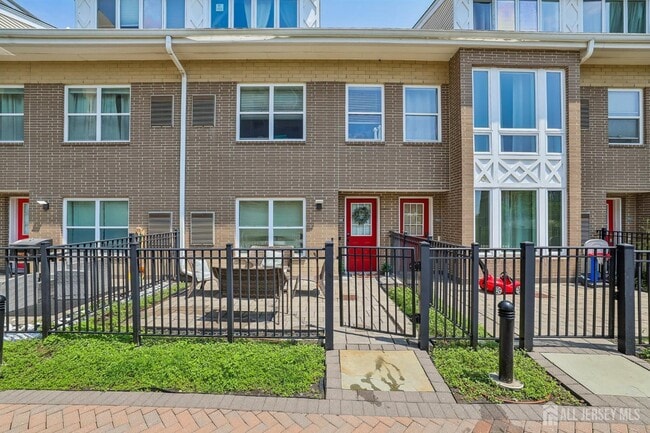 Building Photo - 358 Rector St