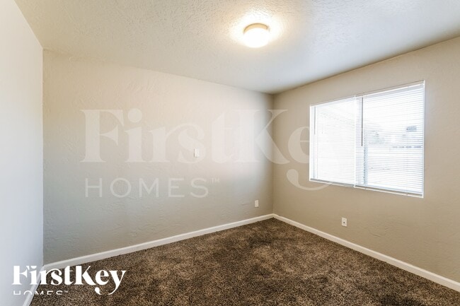 Building Photo - 1308 W Elm St