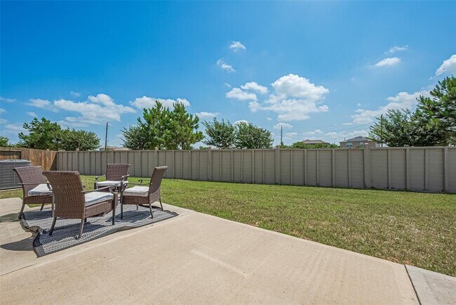 Building Photo - 305 Elm Patch Dr