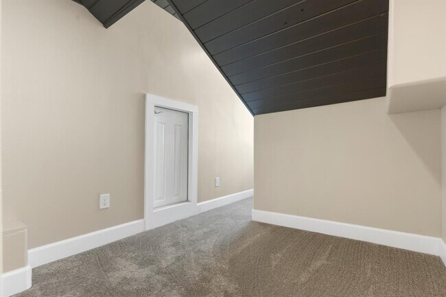 Building Photo - 10101 Twin Lake Loop
