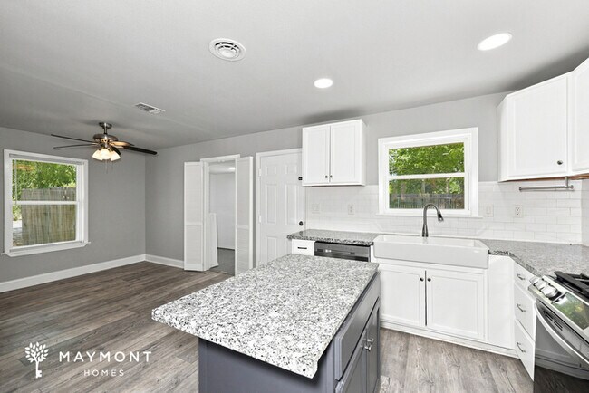 Building Photo - Inviting 3-Bedroom Cleburne Home with Fenced Yard