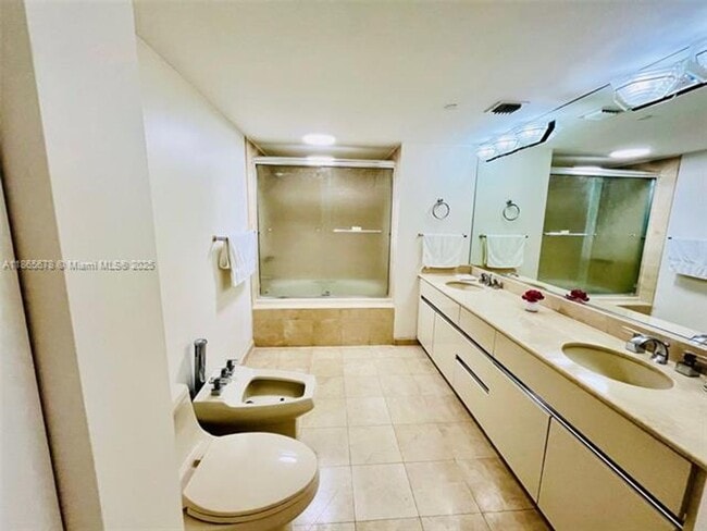 Building Photo - 5757 Collins Ave