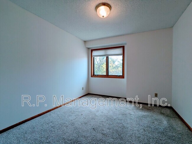 Building Photo - 12069 Wedgewood Dr NW