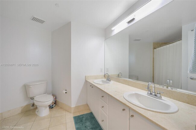 Building Photo - 2475 Brickell Ave