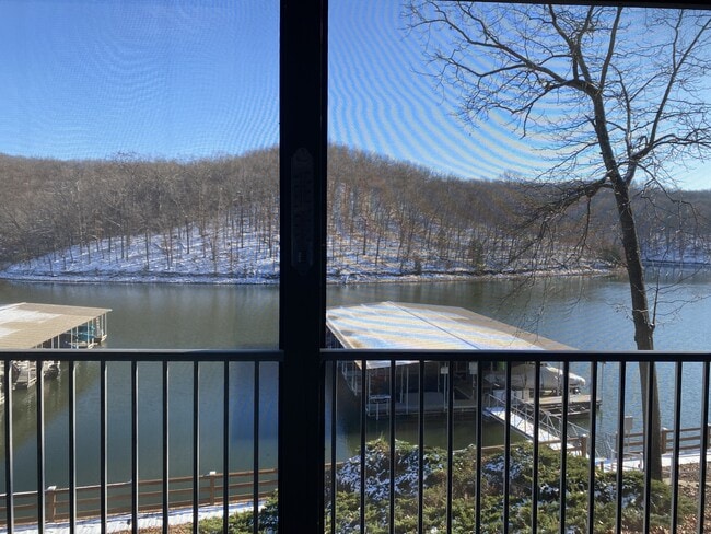 Building Photo - 611 Lazy Days Rd