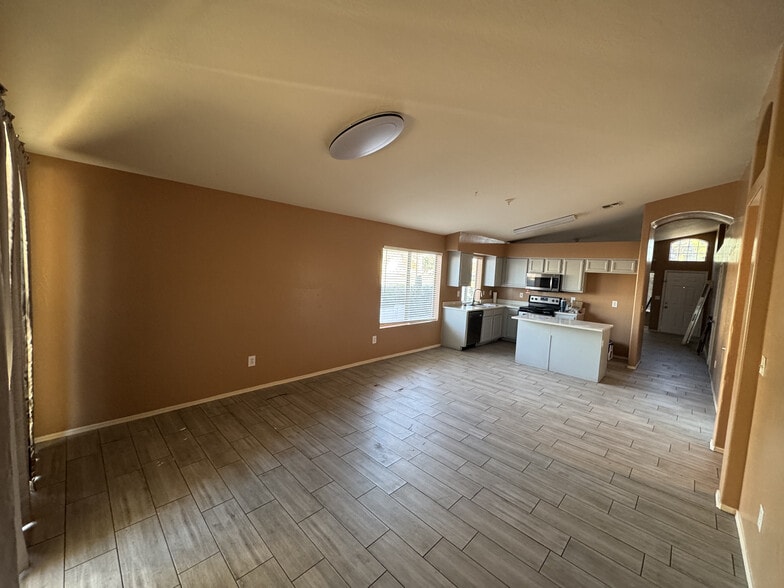 Building Photo - 4525 E Princeton Ave
