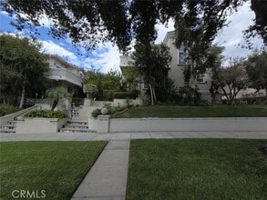 Building Photo - 763 E Olive Ave
