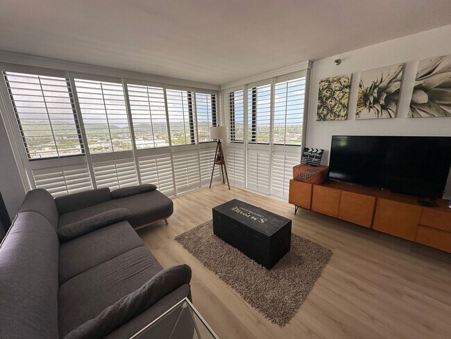 Building Photo - Rare High-Floor Corner Residence at Windward Passage | Ocean & Mountain Views